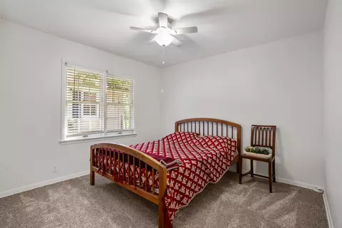 Bedroom - 1107 Foothill Dr, Champaign, IL 61821 photo 4 of 7