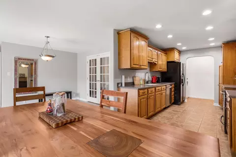 Dining - 1107 Foothill Dr, Champaign, IL 61821 photo 3 of 4