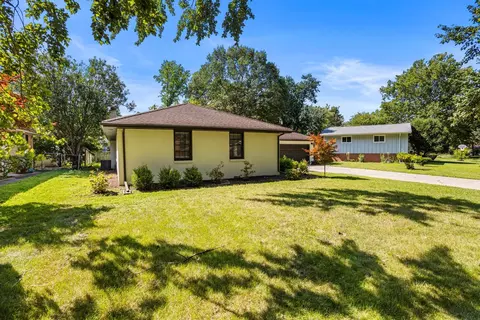 Exterior - 1107 Foothill Dr, Champaign, IL 61821 photo 6 of 8