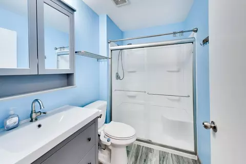 Bath - 317 E Tall Oaks Ln, Itasca, IL 60143 photo 3 of 3