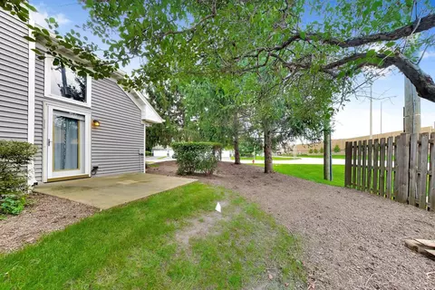 Exterior - 317 E Tall Oaks Ln, Itasca, IL 60143 photo 2 of 2