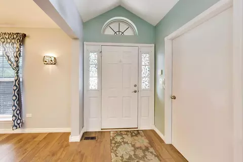 Entry Way - 317 E Tall Oaks Ln, Itasca, IL 60143 photo 1 of 1