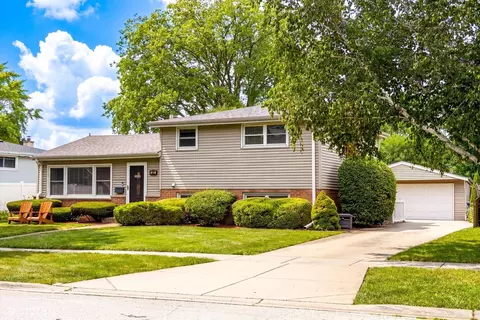 Exterior - 148 Jeffery Ln, Des Plaines, IL 60018 photo 2 of 13