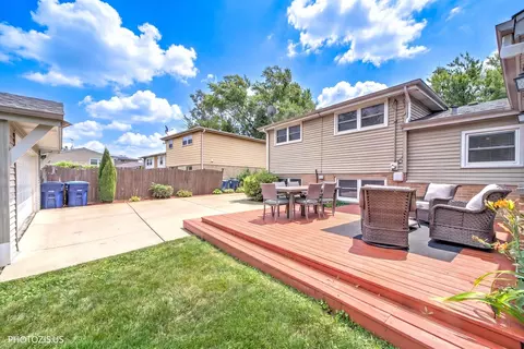 Exterior - 148 Jeffery Ln, Des Plaines, IL 60018 photo 3 of 13