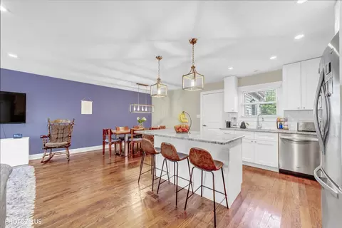 Kitchen - 148 Jeffery Ln, Des Plaines, IL 60018 photo 4 of 5