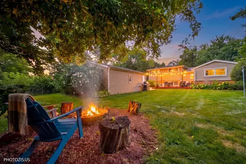 Exterior - 148 Jeffery Ln, Des Plaines, IL 60018 photo 8 of 13