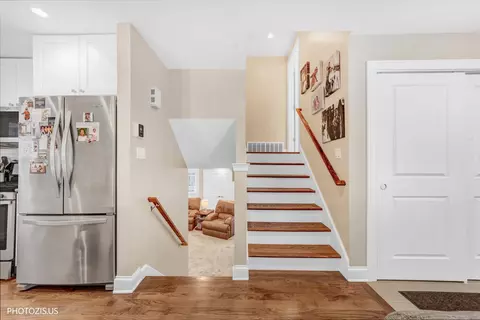 Entry Way - 148 Jeffery Ln, Des Plaines, IL 60018 photo 4 of 4