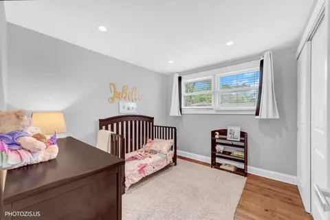 Bedroom - 148 Jeffery Ln, Des Plaines, IL 60018 photo 4 of 4