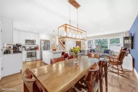 Dining - 148 Jeffery Ln, Des Plaines, IL 60018 photo 1 of 2