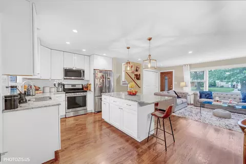 Kitchen - 148 Jeffery Ln, Des Plaines, IL 60018 photo 5 of 5
