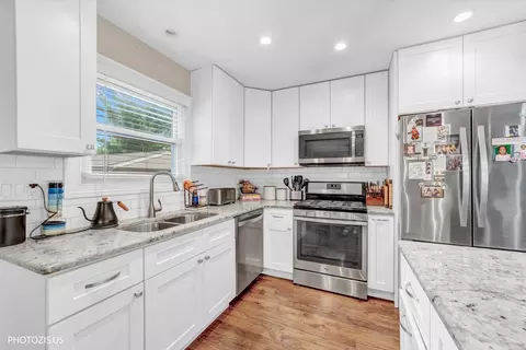 Kitchen - 148 Jeffery Ln, Des Plaines, IL 60018 photo 1 of 5