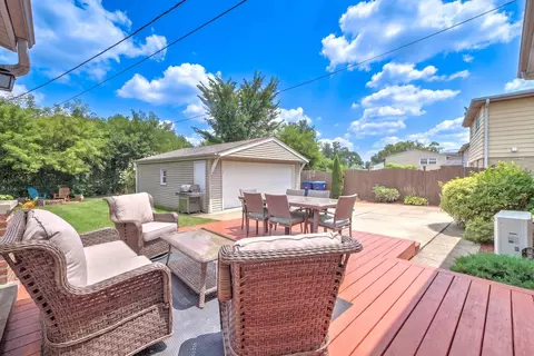 Exterior - 148 Jeffery Ln, Des Plaines, IL 60018 photo 4 of 13