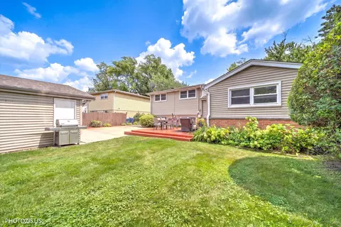 Exterior - 148 Jeffery Ln, Des Plaines, IL 60018 photo 6 of 13