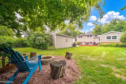 Exterior - 148 Jeffery Ln, Des Plaines, IL 60018 photo 10 of 13