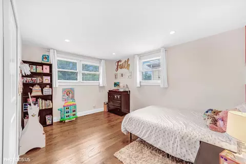 Bedroom - 148 Jeffery Ln, Des Plaines, IL 60018 photo 3 of 4