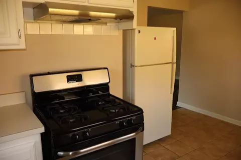 Kitchen - 3719 153rd St, Midlothian, IL 60445 photo 4 of 4