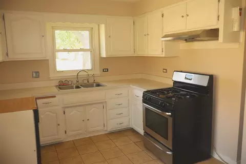 Kitchen - 3719 153rd St, Midlothian, IL 60445 photo 1 of 4