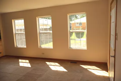 Living - 3719 153rd St, Midlothian, IL 60445 photo 7 of 7