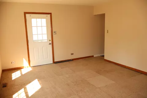 Living - 3719 153rd St, Midlothian, IL 60445 photo 6 of 7