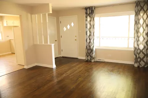 Living - 3719 153rd St, Midlothian, IL 60445 photo 1 of 7