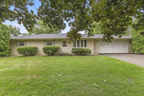 9304 Lawson Dr, Machesney Park, IL 61115
