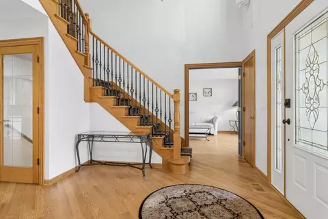 Entry Way - 824 Kent Cir, Bartlett, IL 60103 photo 1 of 1