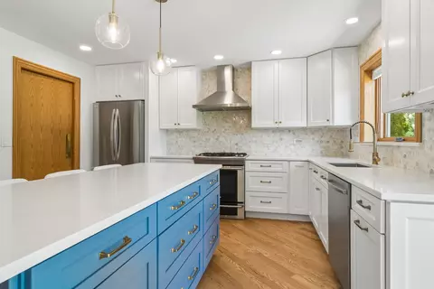 Kitchen - 824 Kent Cir, Bartlett, IL 60103 photo 2 of 4