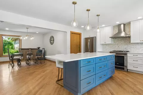 Kitchen - 824 Kent Cir, Bartlett, IL 60103 photo 3 of 4
