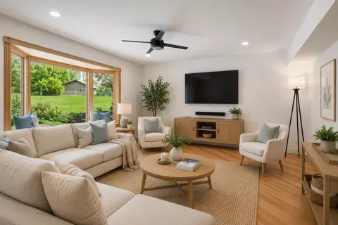 Living - 824 Kent Cir, Bartlett, IL 60103 photo 3 of 6