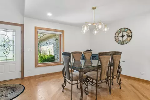 Dining - 824 Kent Cir, Bartlett, IL 60103 photo 1 of 2
