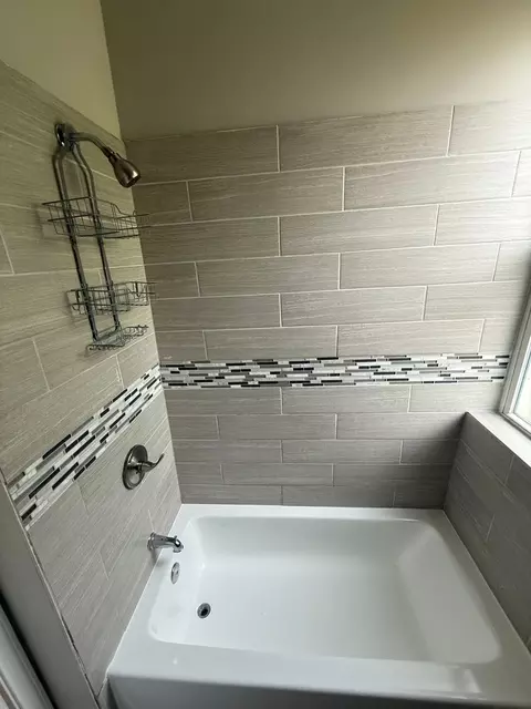 Bath - 7642 S Normal Ave, Chicago, IL 60620 photo 3 of 4
