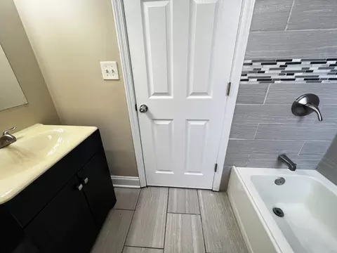 Bath - 7642 S Normal Ave, Chicago, IL 60620 photo 1 of 4