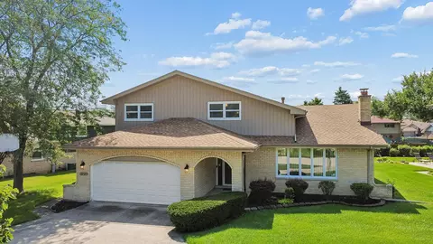12123 Lake View Dr, Orland Park, IL 60467