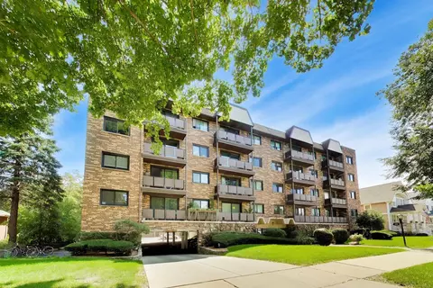 121 S Vail Ave #406, Arlington Heights, IL 60005