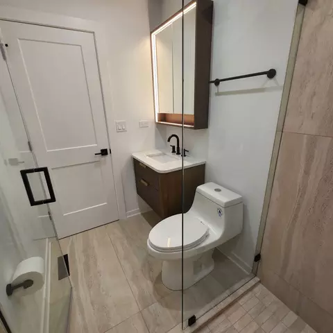 Bath - 363 Juniper Tree Ct, Hoffman Estates, IL 60169 photo 2 of 6
