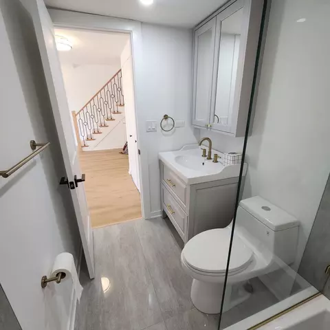 Bath - 363 Juniper Tree Ct, Hoffman Estates, IL 60169 photo 5 of 6