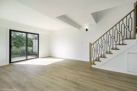 Living - 363 Juniper Tree Ct, Hoffman Estates, IL 60169 photo 6 of 7