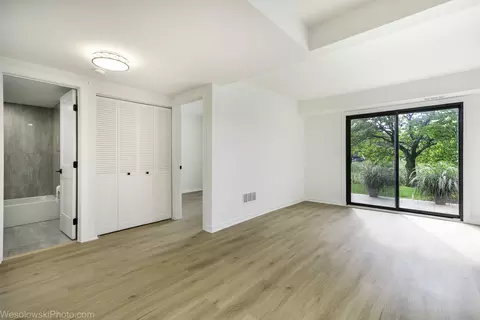 Living - 363 Juniper Tree Ct, Hoffman Estates, IL 60169 photo 7 of 7