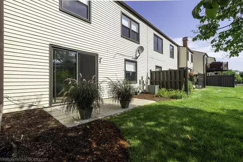 Exterior - 363 Juniper Tree Ct, Hoffman Estates, IL 60169 photo 2 of 2