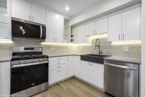 Kitchen - 363 Juniper Tree Ct, Hoffman Estates, IL 60169 photo 3 of 4