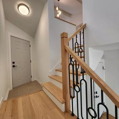 Entry Way - 363 Juniper Tree Ct, Hoffman Estates, IL 60169 photo 5 of 7