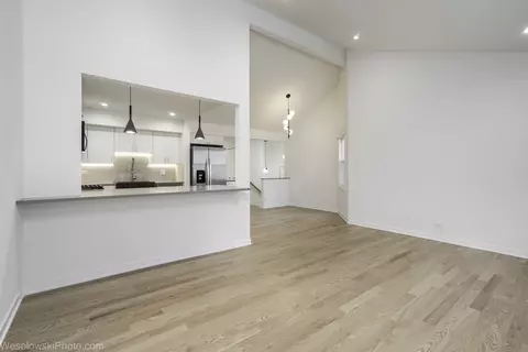 Living - 363 Juniper Tree Ct, Hoffman Estates, IL 60169 photo 4 of 7