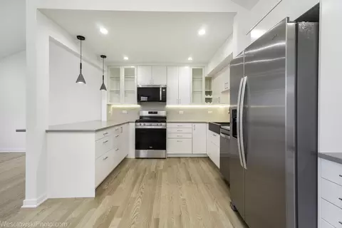Kitchen - 363 Juniper Tree Ct, Hoffman Estates, IL 60169 photo 2 of 4