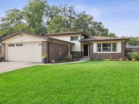 209 Murray Dr, Wood Dale, IL 60191