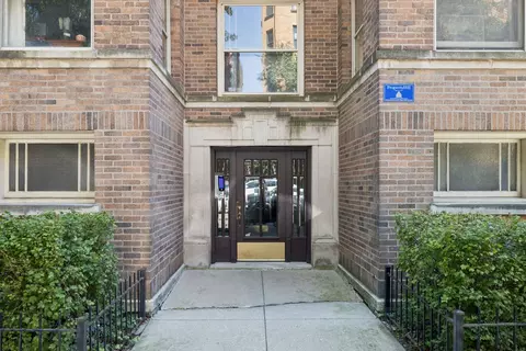 549 W Surf St #2, Chicago, IL 60657