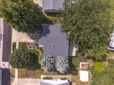 View/Area - 207 Greenleaf Dr, Bloomington, IL 61704 photo 2 of 4