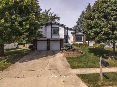 Exterior - 207 Greenleaf Dr, Bloomington, IL 61704 photo 9 of 11