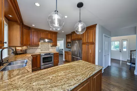 Kitchen - 234 Jervey Ln, Bartlett, IL 60103 photo 3 of 4