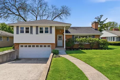 389 Michael John Dr, Park Ridge, IL 60068