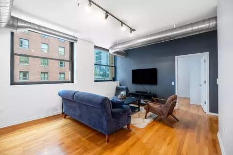 Living - 6 E Monroe St #1503, Chicago, IL 60603 photo 1 of 1